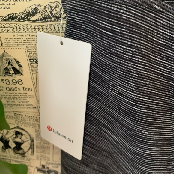 NWT lululemon align short space dark carbon grey - Picture 9 of 10